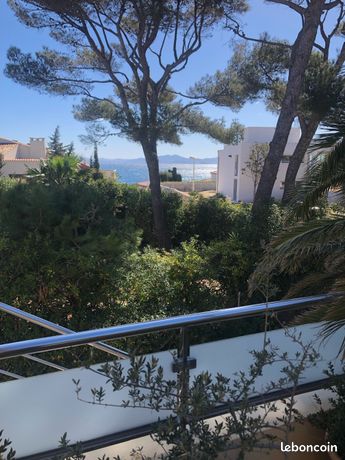 Appartement en rez de jardin d'un villa