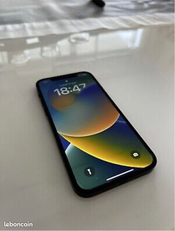 IPhone 12 Noir (image 1)
