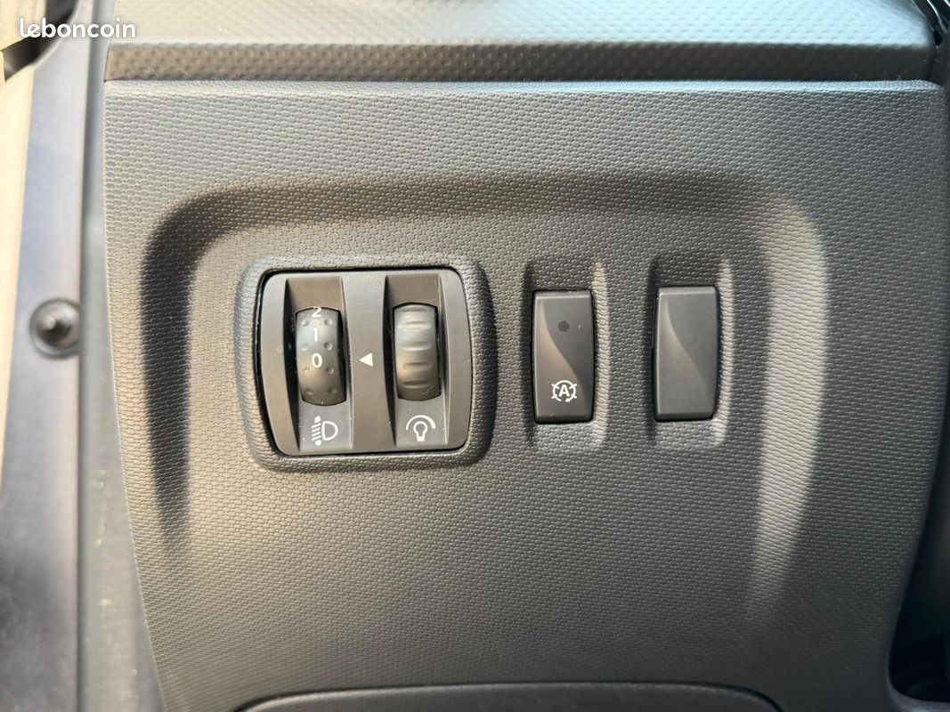 RENAULT CAPTUR TCe 90 Energy SS eco² SL Helly Hansen - REGULATEUR DE VITESSE / RADAR AR/ CAMERA DE RECUL (image 23)