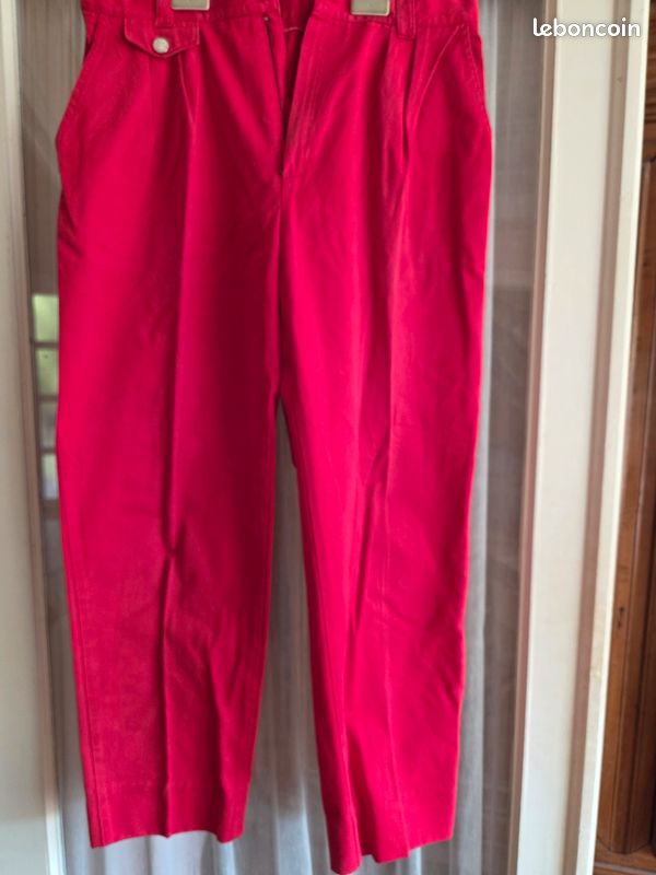 Pantalon rouge taille 44 en coton épais avec des grandes poches (image 1)
