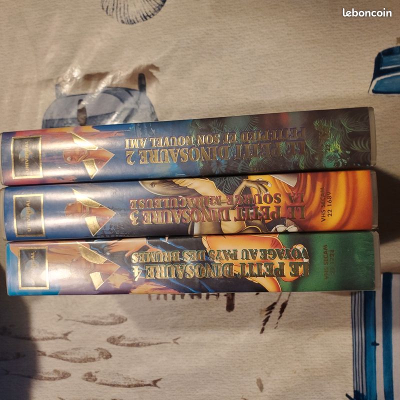Lot 3 cassettes VHS le petit Dinosaure (image 1)