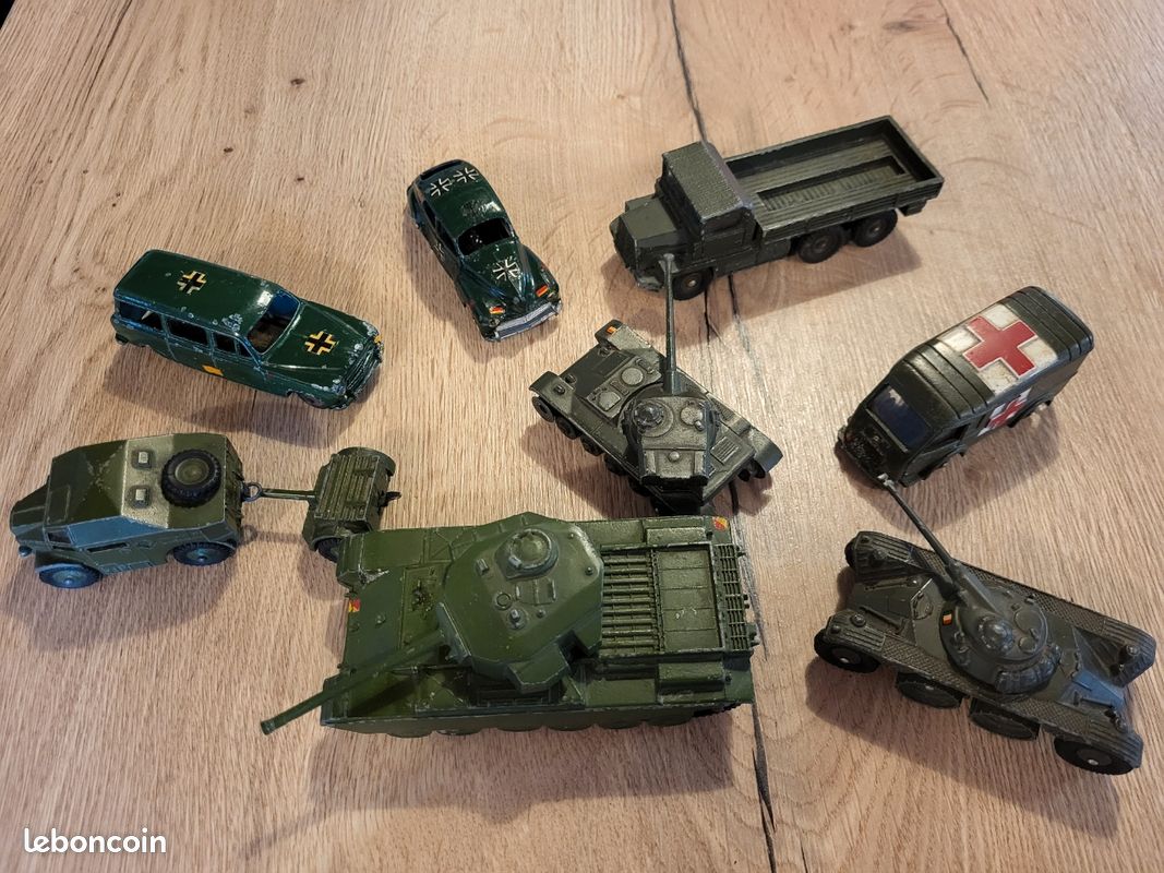 Véhicules Militaires Dinky Toys - Lot D'occasion Pour Collection