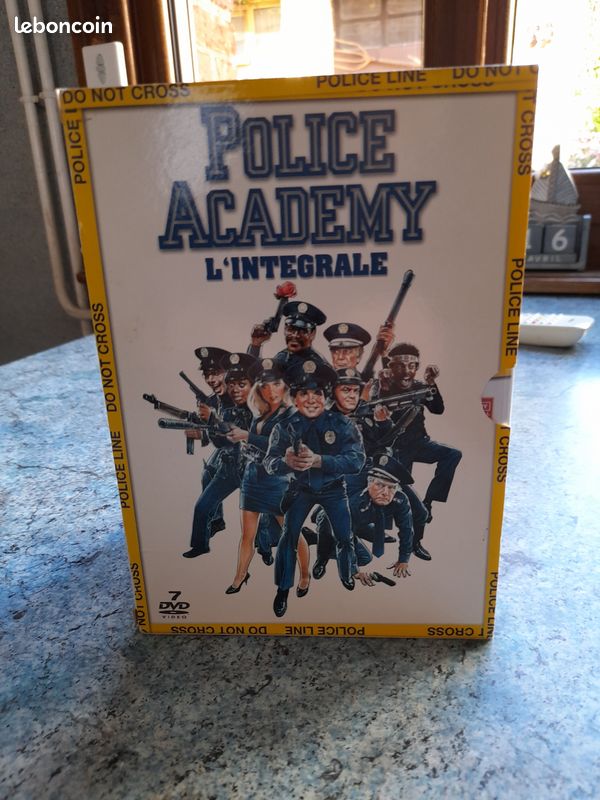 Coffret DVD POLICE ACADEMY (image 2)