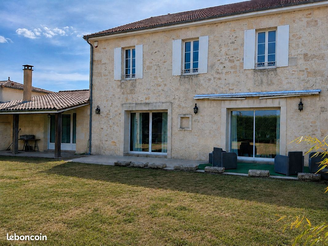 Maison 6 pièces 245 m² · à Pugnac · 245 m² · 416 000 €
