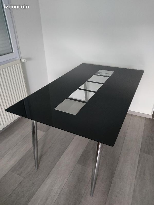 Table (image 1)