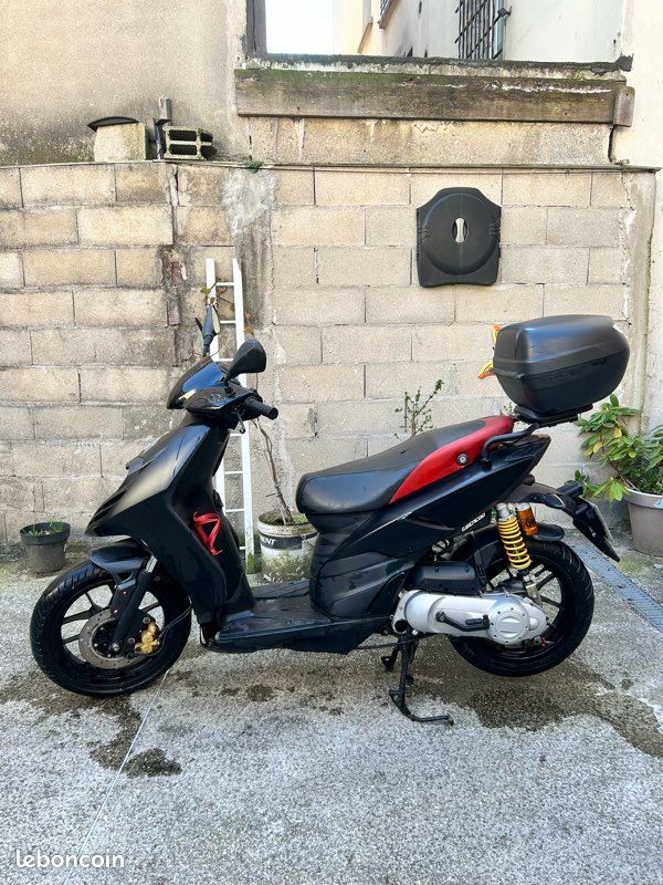 HOT Sr 125 Aprilia Motard 50cc Scooter APRILIA SR MOTARD