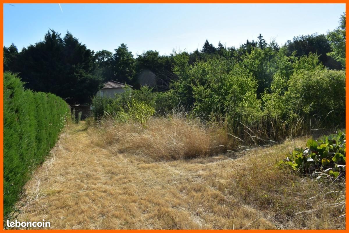 Terrain 672 m² Montluel · 189 000 €