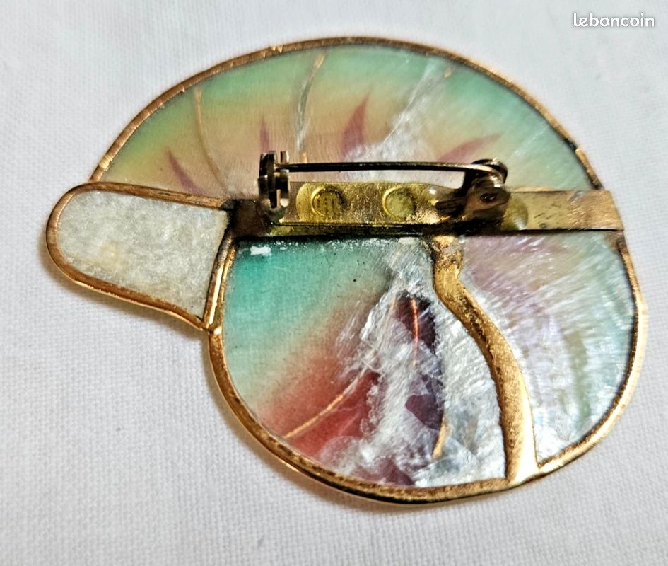 Broche Ancienne En Bakélite Et Métal Doré - Bijou Vintage Occasion, Style Rétro - État à Vérifier