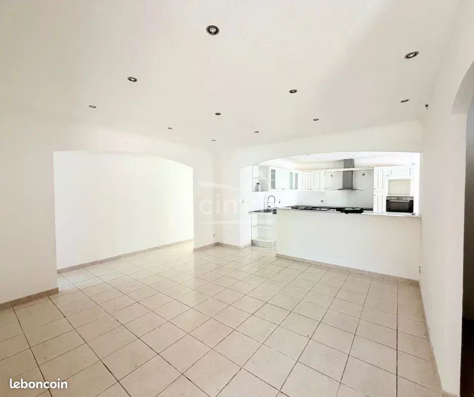 Maison 5 pièces 119 m² · à Noyers-sur-Jabron · 119 m² · 225 000 €