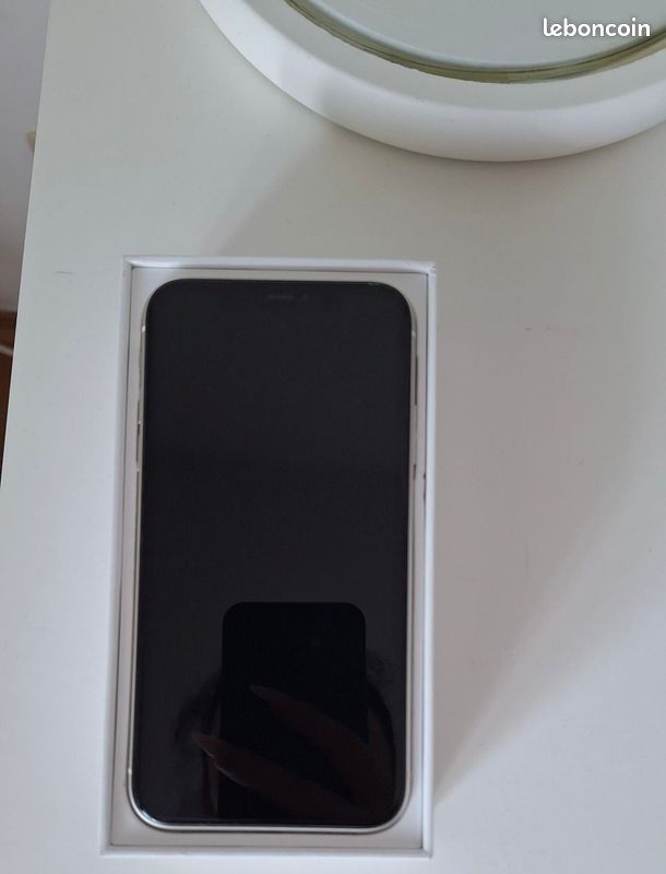 Iphone 11 couleur blanc 64 GB (image 2)