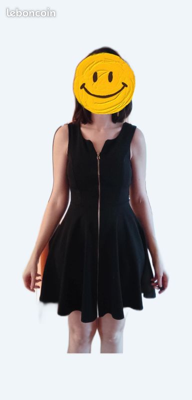 Robe noire courte patineuse avec zip doré et dos croisé Vêtements