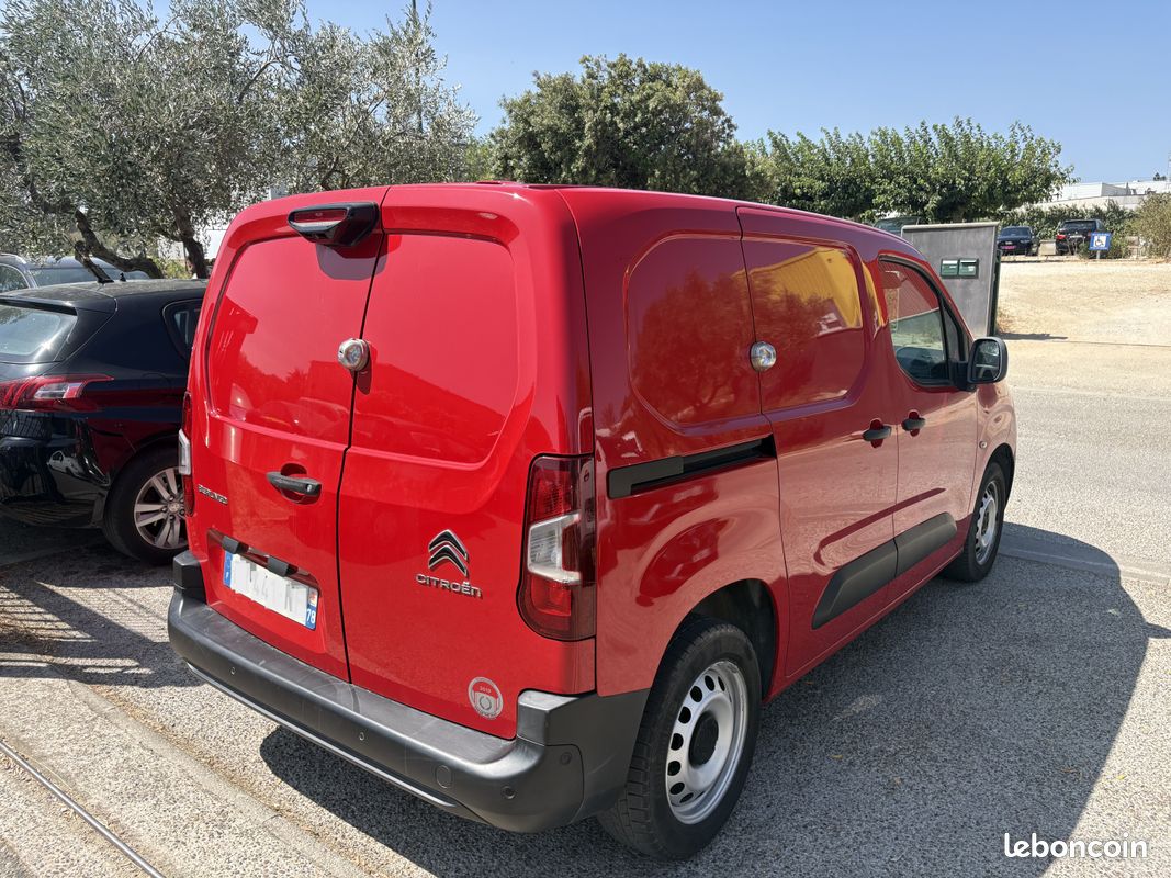 Citroen Berlingo 1.5 BLUEHDI 130 EAT TVA RECUPERABLE 1 ère main (image 3)