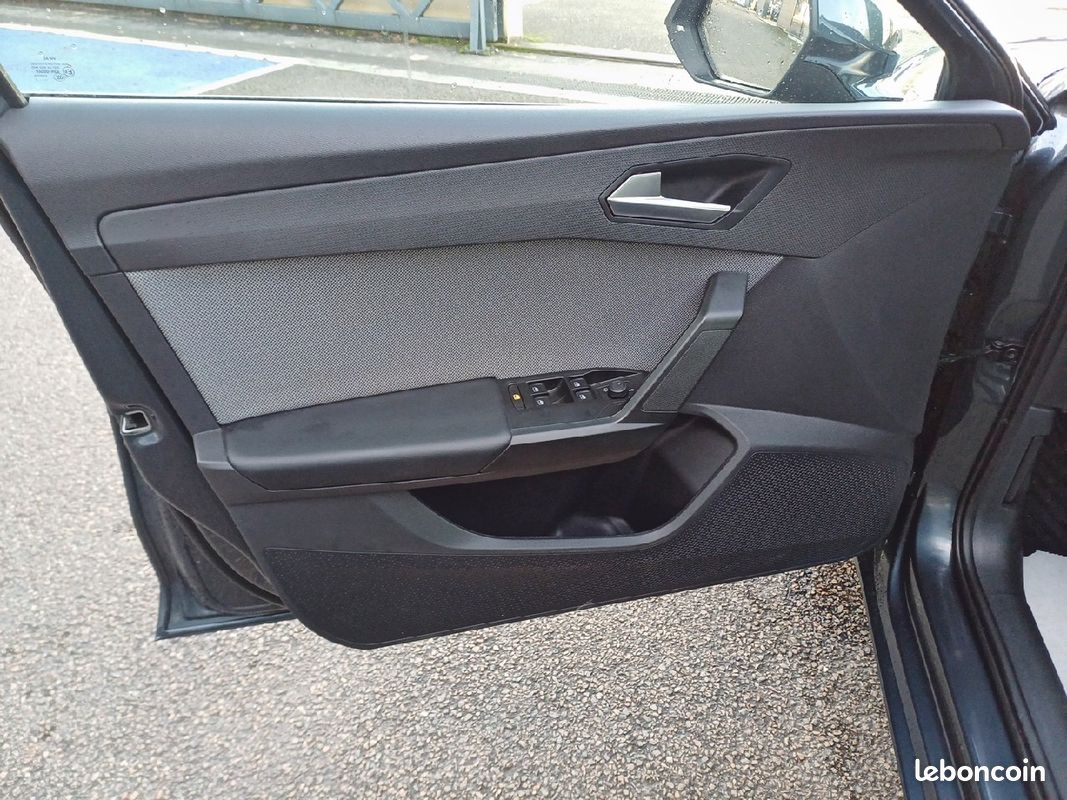 SEAT Leon 1.5 eTSI Hybrid 115 DSG7 Business (image 27)