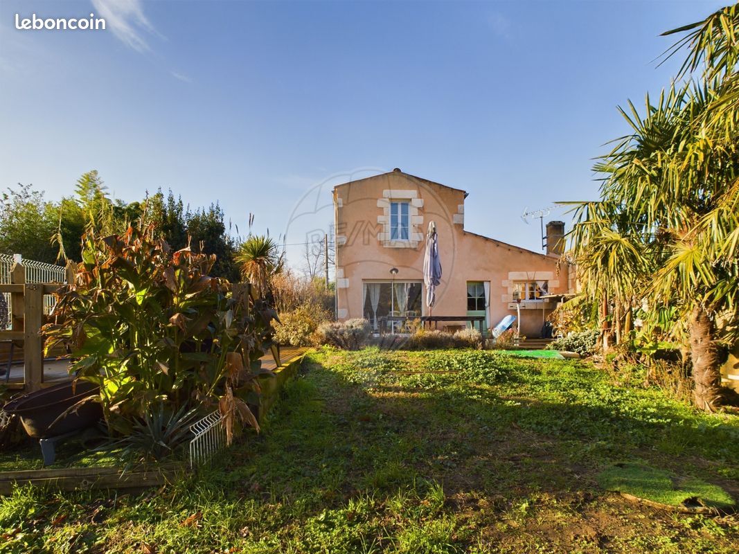 Maison 5 pièces 103 m² - Rochefort 17300 (image principale 0)