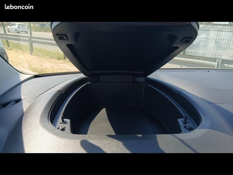Citroen Berlingo Van XL 950kg BlueHDi 130ch S&S EAT8 Pack Premium Connect (image 30)