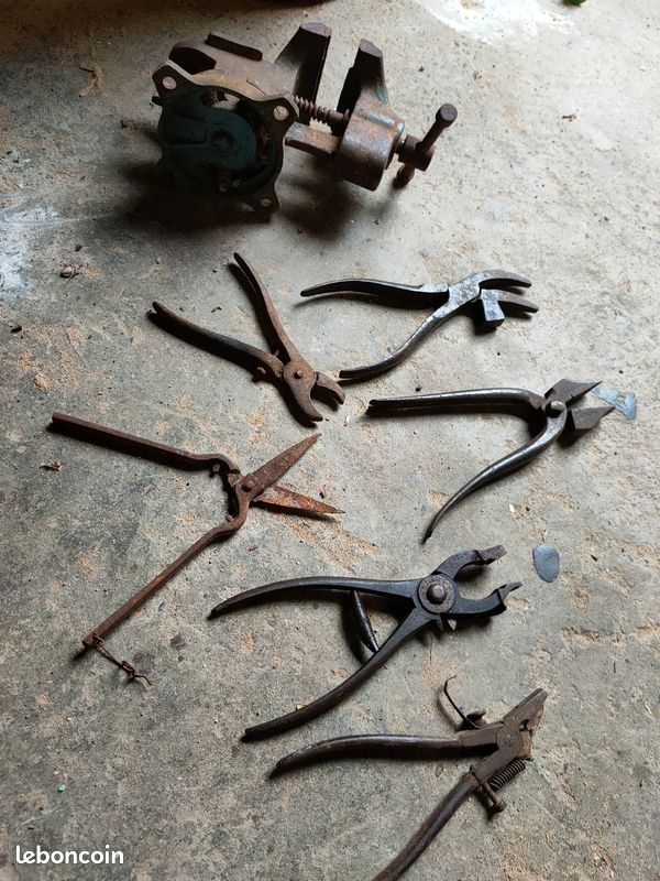 Lot outils anciens, différentes pinces, et un étau (image 5)