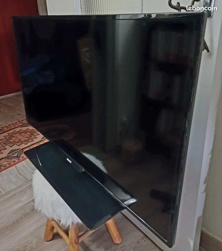 Téléviseur LED Full HD Philips 102 cm (40") – Modèle 40PFH4319 (image 2)