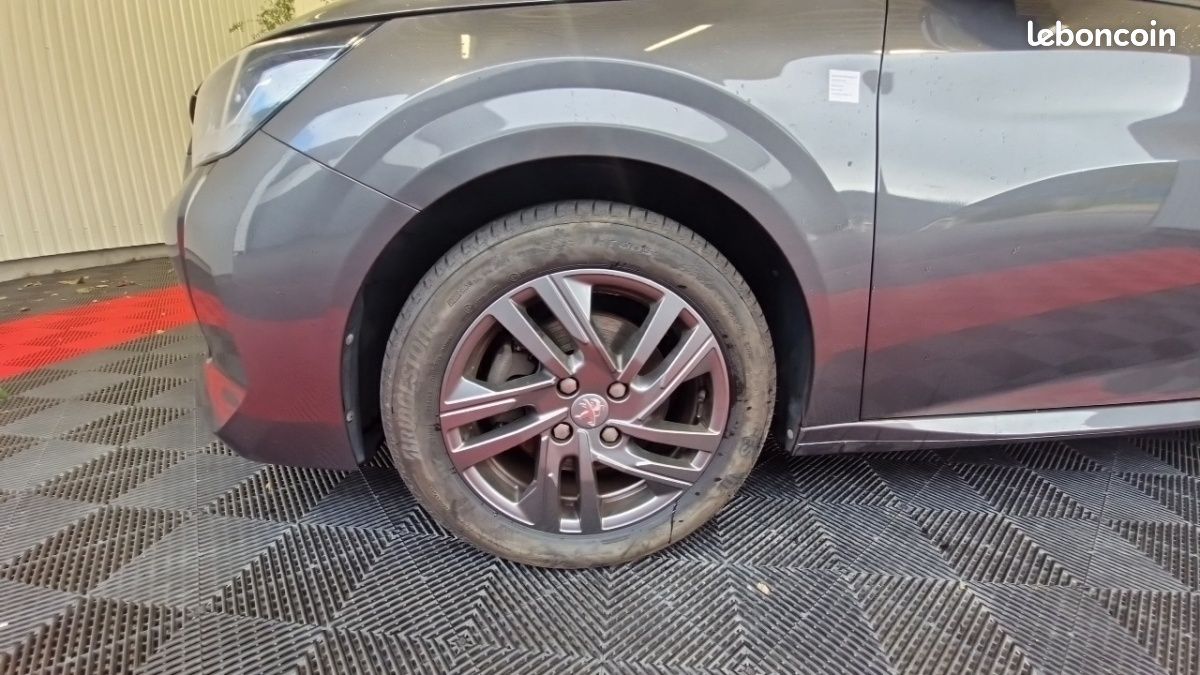 Peugeot 208 PURETECH 100 SS Active Business (image 9)