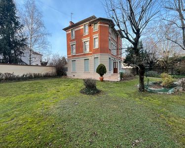 Maison 1 100 000 € - 250 m²