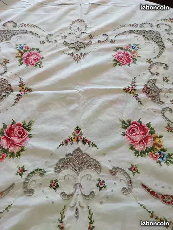 Nappe blanche avec broderie main, France, années 60 - 150 x - Catawiki