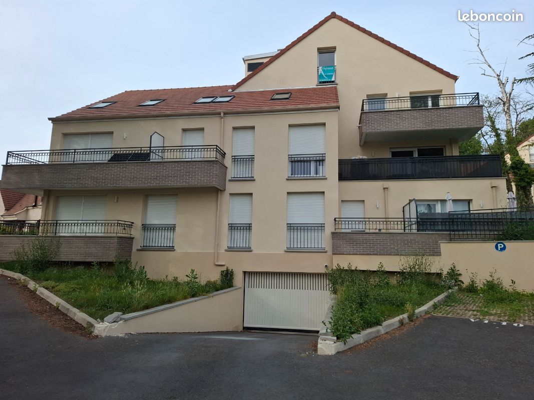 Location studio meublé · à Saint-Pierre-du-Perray · 790 €