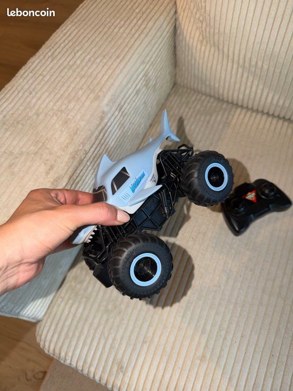 Monster jam requin téléguidé (image 2)