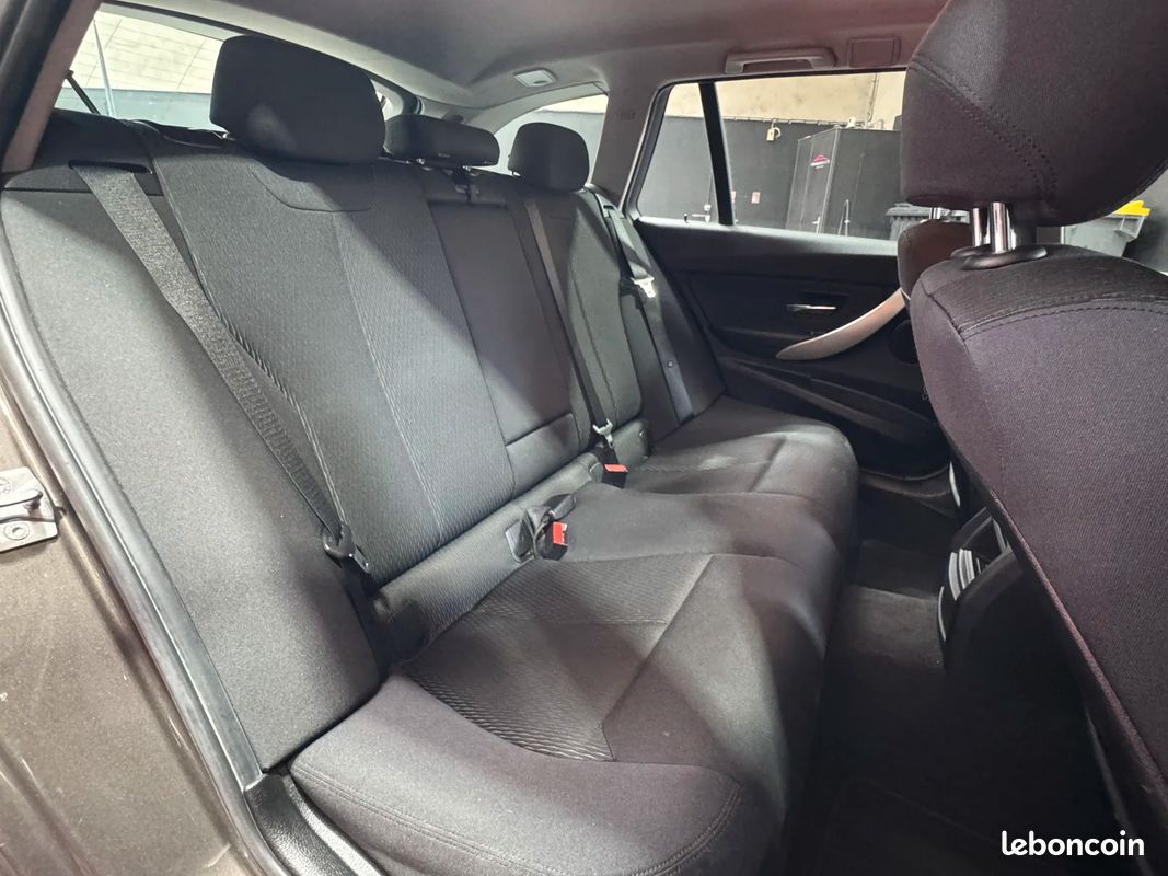 BMW Serie 3 318d Business BVA / Hayon Électrique / Radar de Stationnement (image 23)