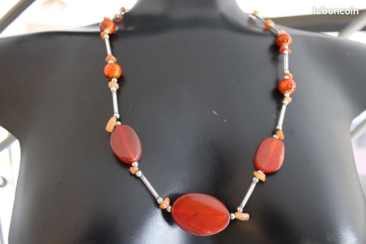 Collier fantaisie orange marron en très bon état (image 1)