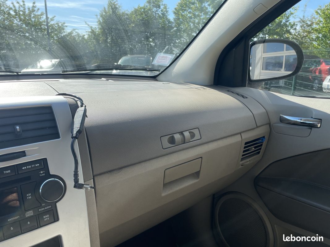 Dodge CALIBER 2.0 CRD SXT (image 22)