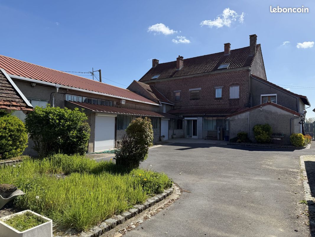 Maison 10 pièces 354 m² · à Merville · 354 m² · 210 000 €