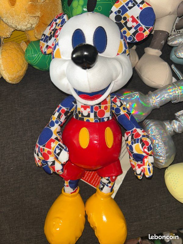 Mickey Mouse Memories 12 peluches neuve collection complète