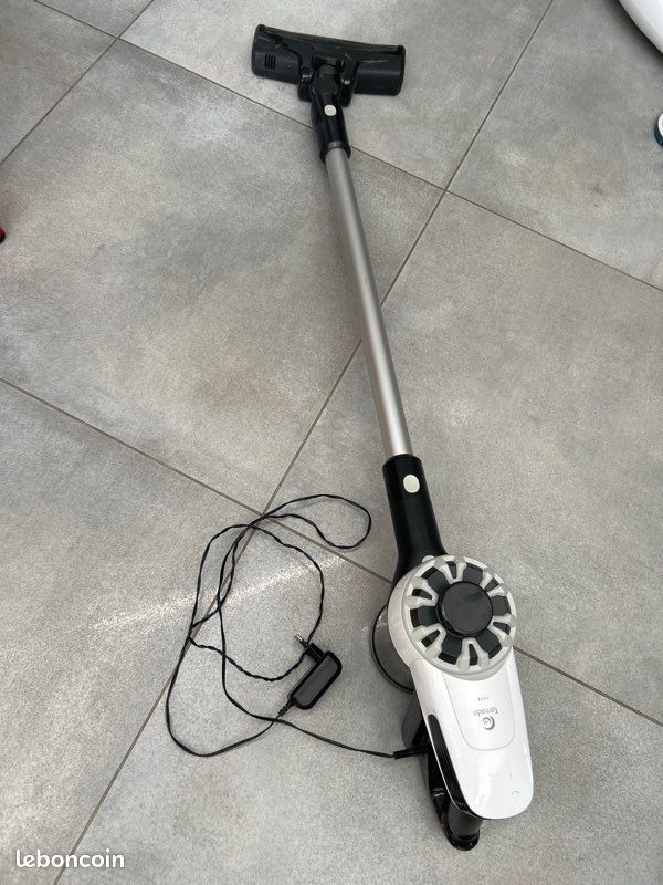 Aspirateur tornado Électroménager