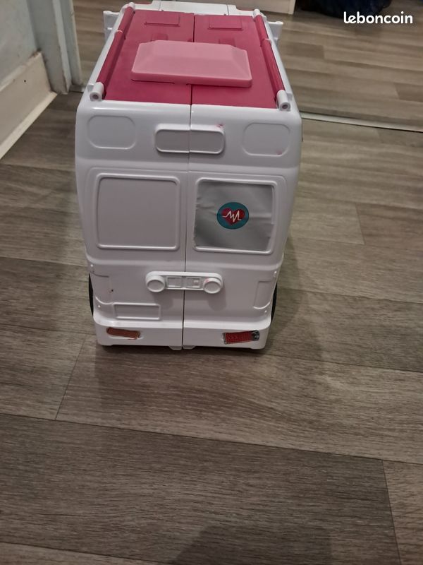 Ambulance barbie (image 3)