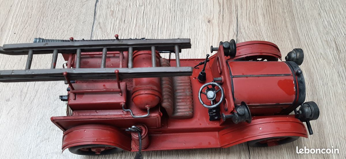 C R CAMION POMPIER RENAULT TÔLE Lg 19 cm 1930 QUELQUES MANQUES C R CAMION POMPIER RENAULT TÔLE Lg 19 cm 1930 QUELQUES MANQUES