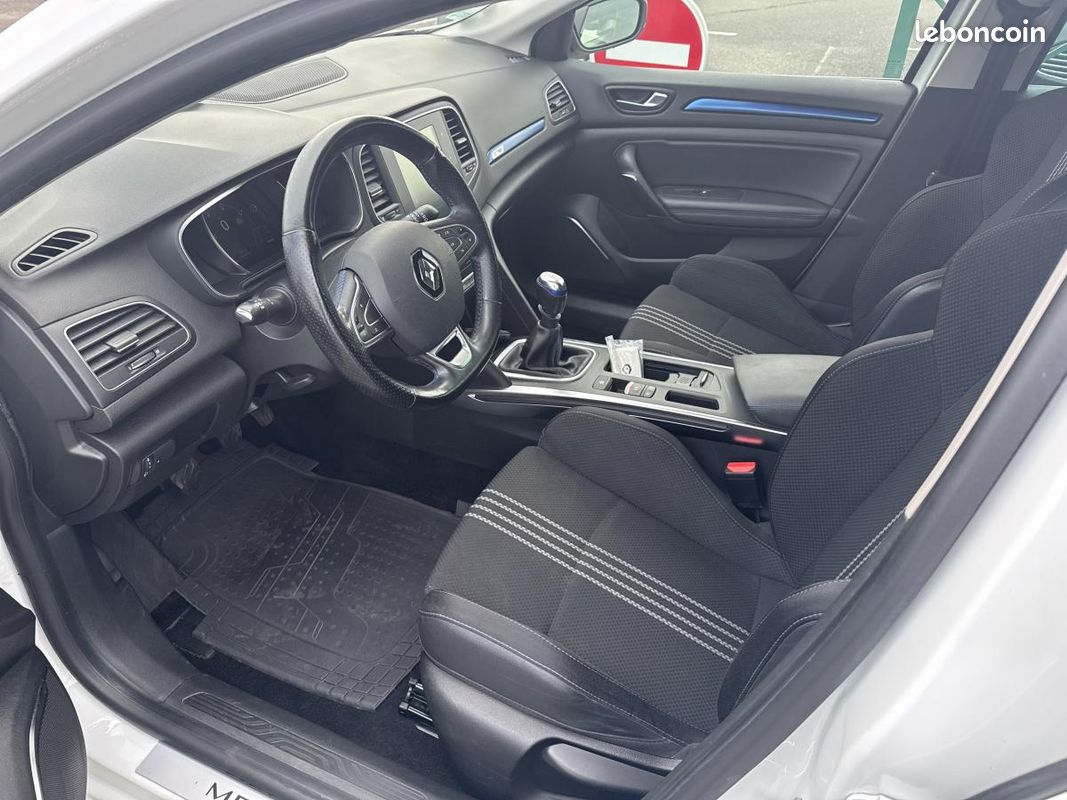 RENAULT MEGANE Mégane 1.2 Energy TCe - 130 IV BERLINE GT Line 17\' (image 15)