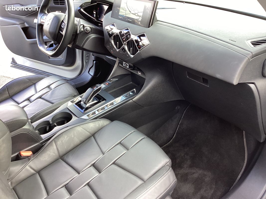 DS DS 3 CROSSBACK Grand Chic 130 CV ESSENCE BOITE AUTO (image 9)