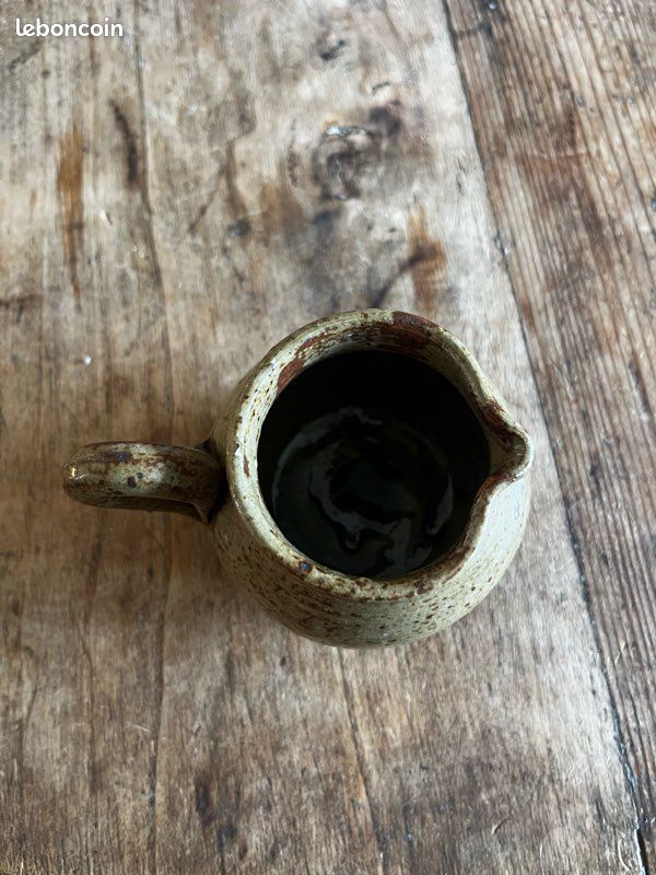 Petit pichet en grès artisanal (image 3)