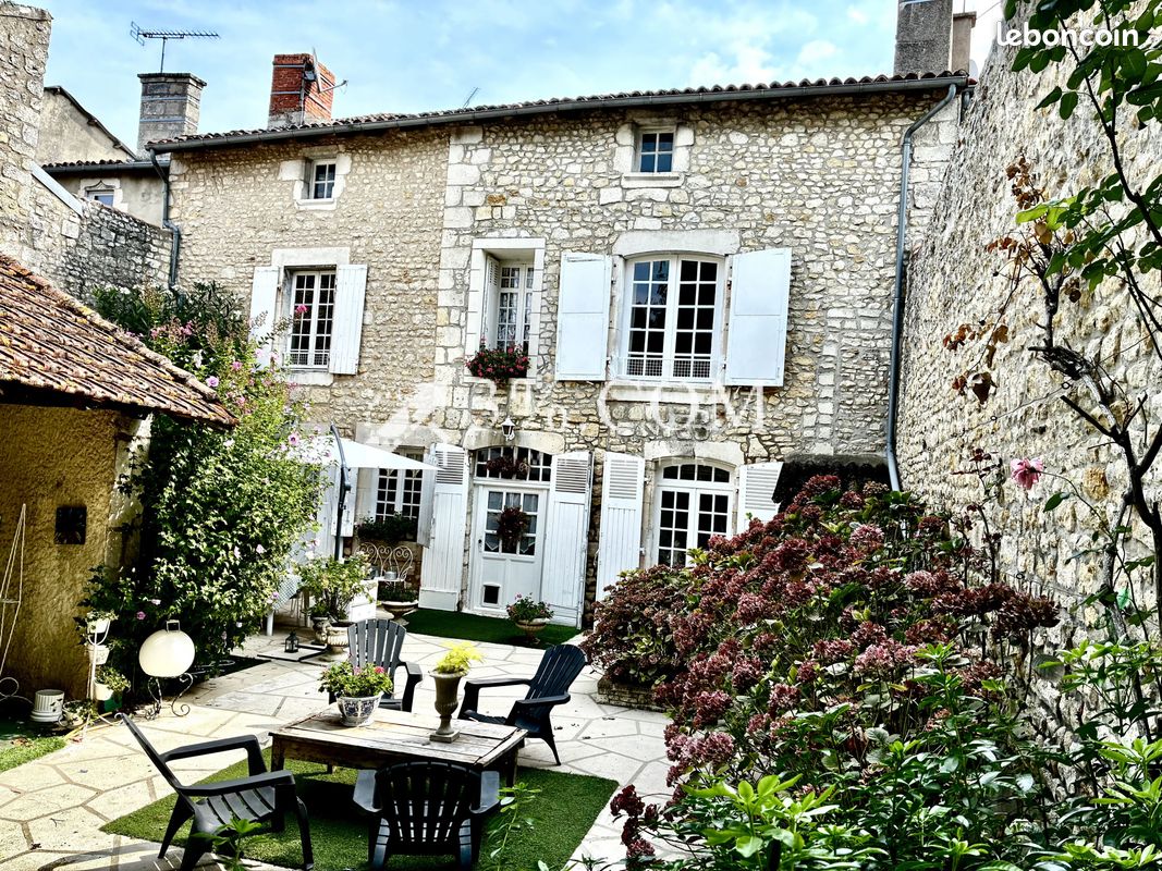 Maison 9 pièces 228 m² · à Chauvigny · 228 m² · 257 500 €
