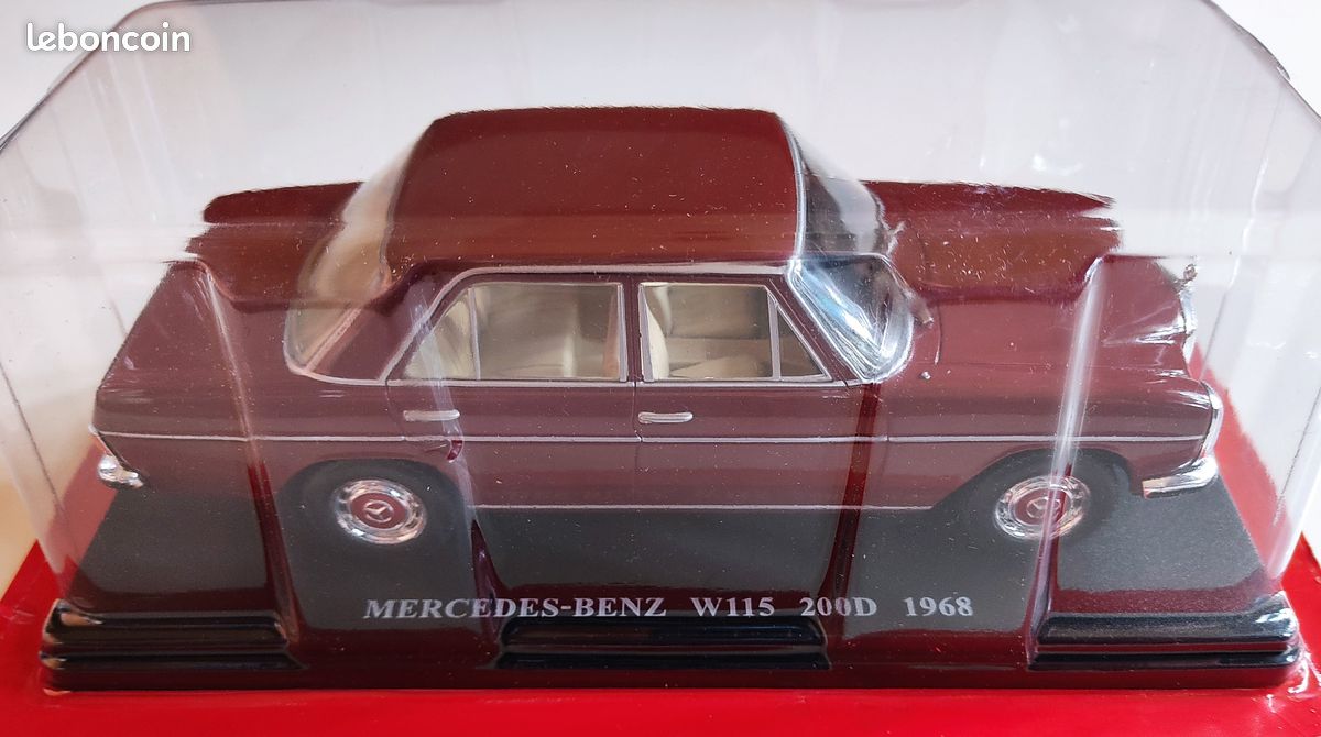 Diecast model cars Mercedes 200 1/24 WhiteBox D (W115) blue foncé 1968 - Alldiec