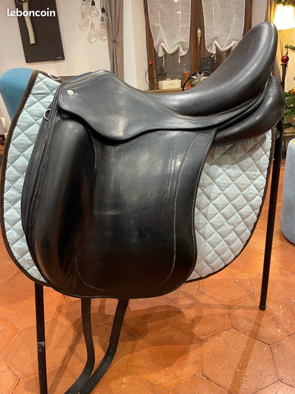 Selle De Saut Childeric 17 Pouces - Cuir Marron, Fabriquée En France