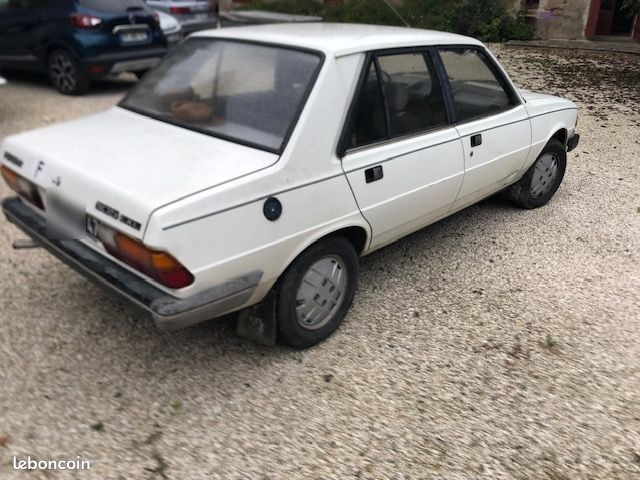 Peugeot 305 (image 2)