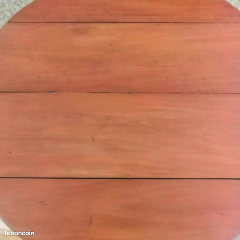 Table ronde en bois (image 2)