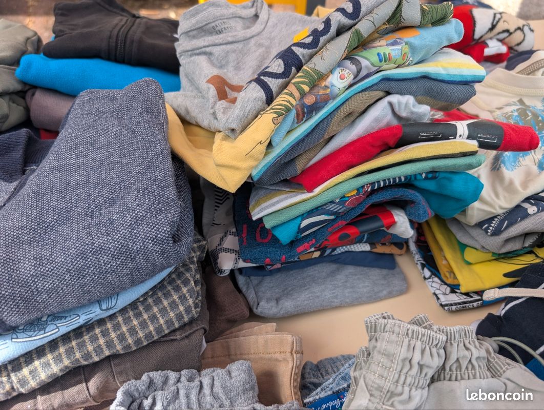 Gros lot de vêtements garçon 5ans + 50 pièces 4 saisons (image 6)