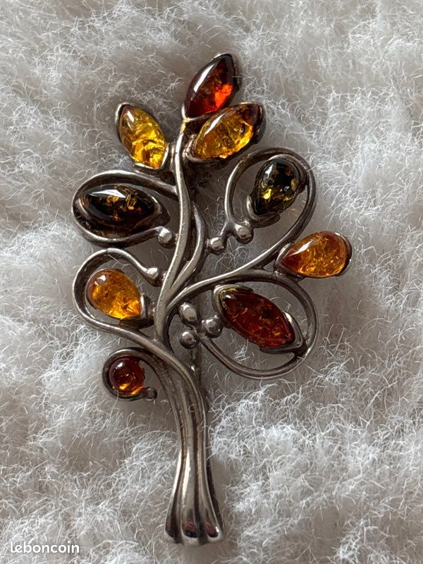 Broche Vintage En Forme De Feuilles Avec De L'ambre - Bijou Ancien Porté
