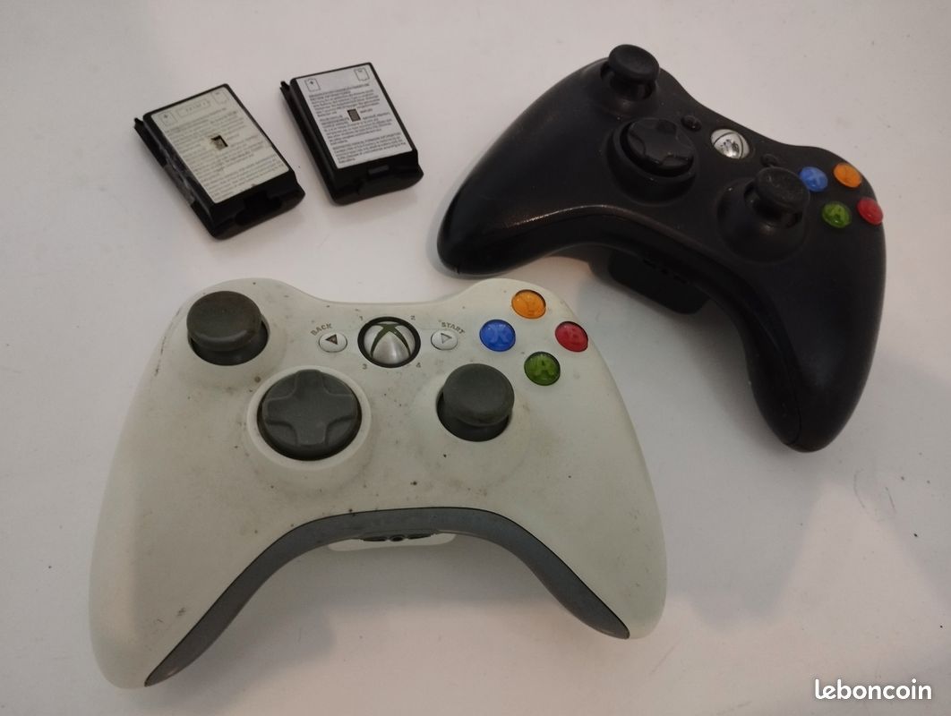 Lot de 2 manettes x-box (pour pièce) (image 1)