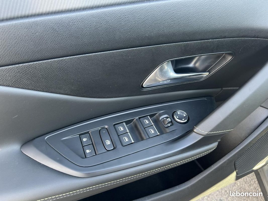 Peugeot 408 1.2 130 eat8 gt (image 28)