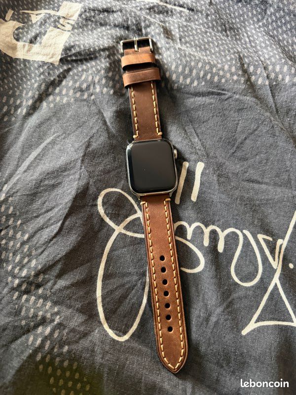 Apple Watch Series 4, saphir 44mm avec facture d’achat de 849 modèle 2018 (image 6)