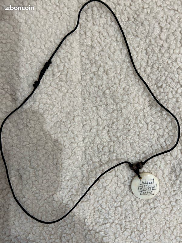 Collier noeud infini (image 1)