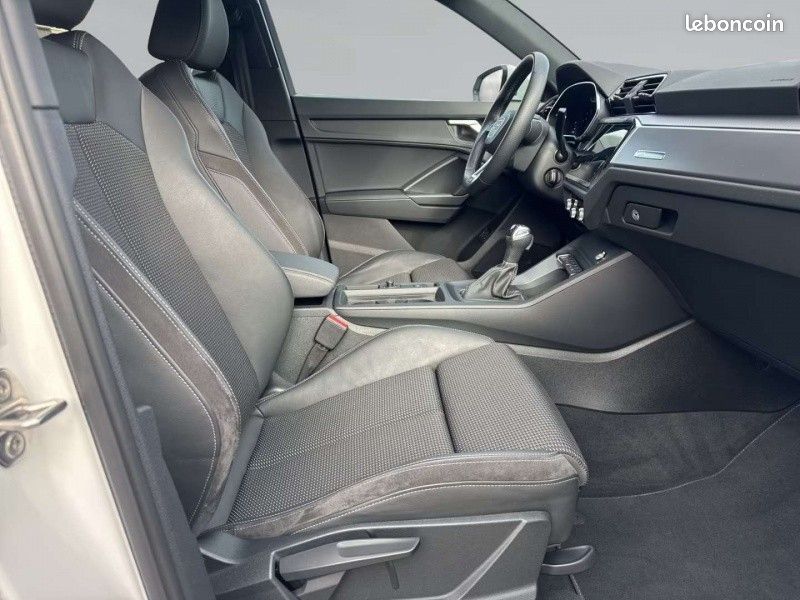 Audi Q3 45 TFSI e S line (image 8)