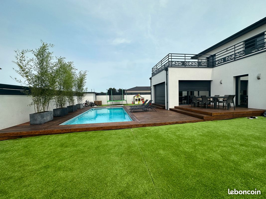 Maison 5 pièces 160 m² · à Ambarès-Et-Lagrave · 160 m² · 2 550 €